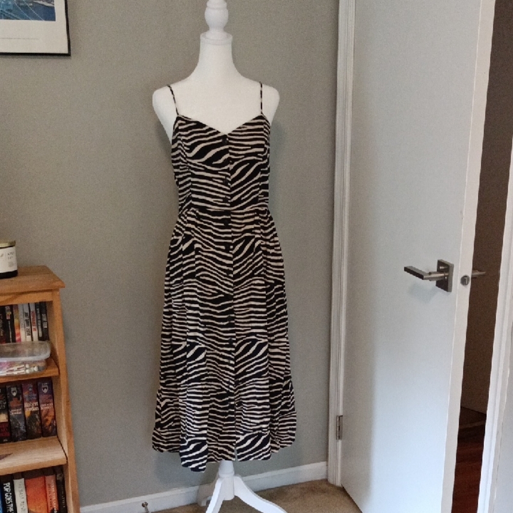 H&M Black and White Sleeveless Midi Sundress